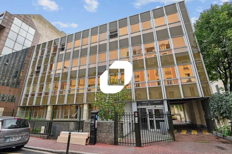 A proximité du centre commercial SO OUEST à LEVAL