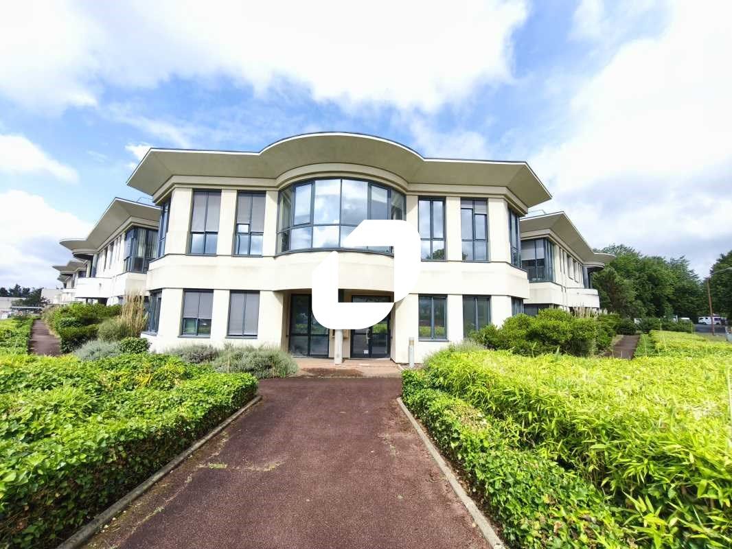 Au sein d'un parc d'activités tertiaire à Créteil