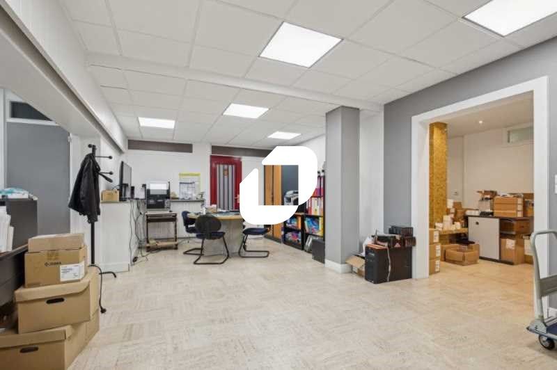 Bureaux de 196,46 m² avec deux places de stationn