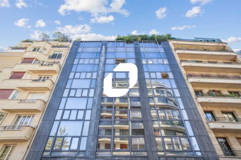 Situé dans le 16è arrondissement, dans un bel imm