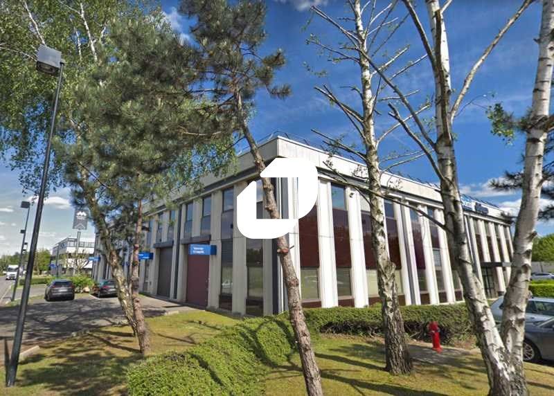 Locaux d'activités à louer dans un immeuble mixte