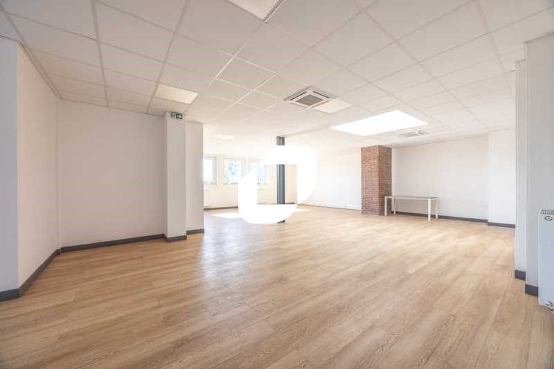 Situé à 5 min de l'autoroute A5 et à une dizaine 