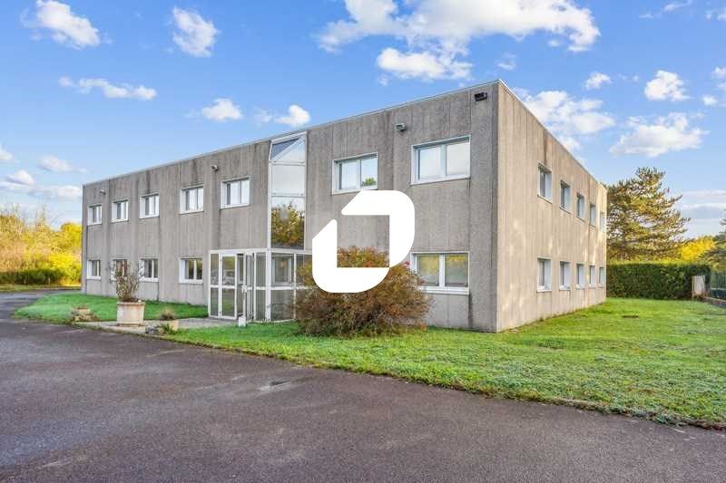 Situé au coeur de la dynamique zone d'activité de