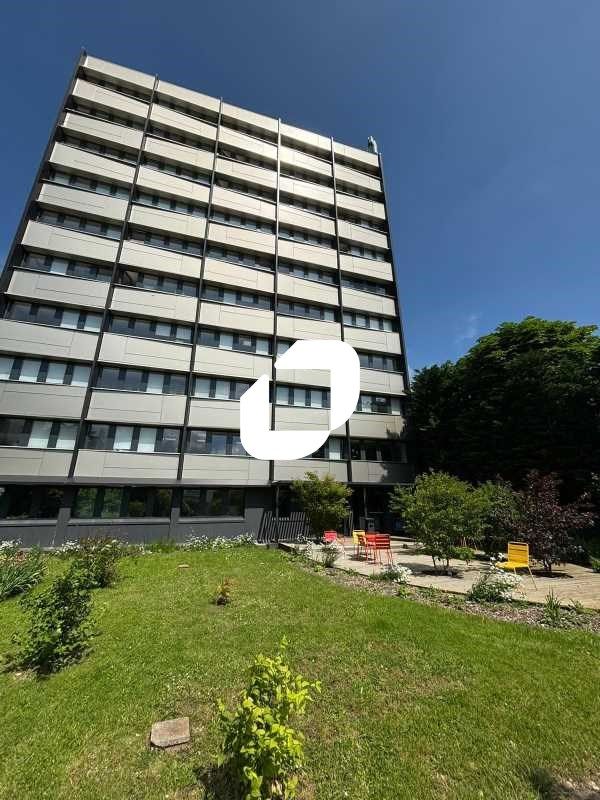 Au sein d'un immeuble moderne, fraichement rénové