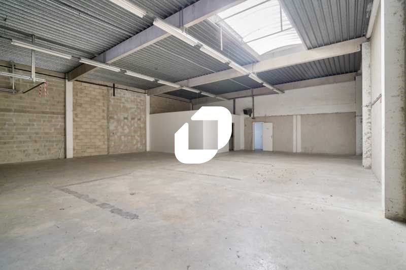 A proximité immédiate de l'autoroute A4, de la Fr