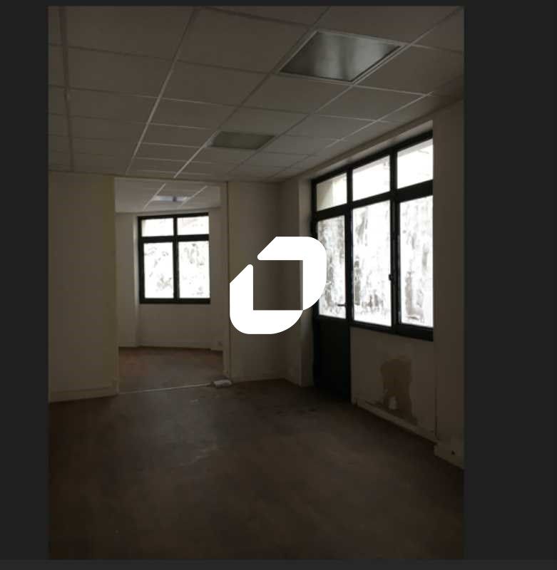 Locaux commerciaux de 86,40 m² proche du métro Si