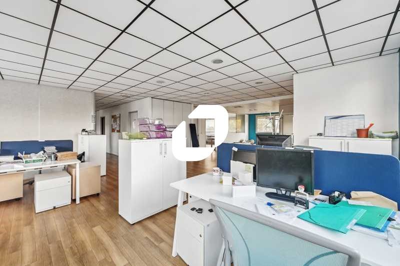 Nous vous proposons à CACHAN dans un immeuble de 