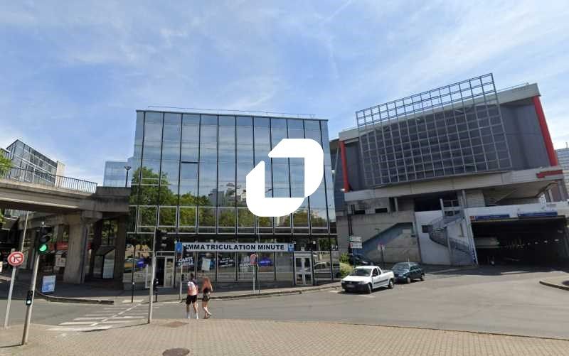 A proximité immédiate du centre commercial Evry 2