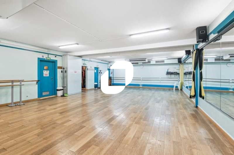 Au pied du métro « Porte d'Orléans » (ligne 4) et