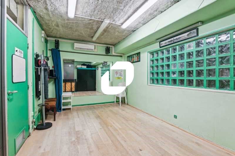 Au pied du métro « Porte d'Orléans » (ligne 4) et