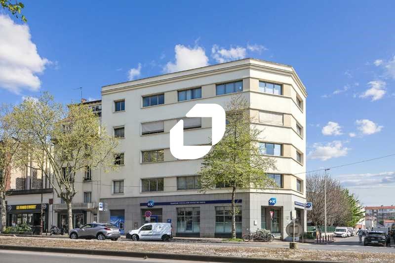 IMMPROVE vous propose dans un bel immeuble de sta