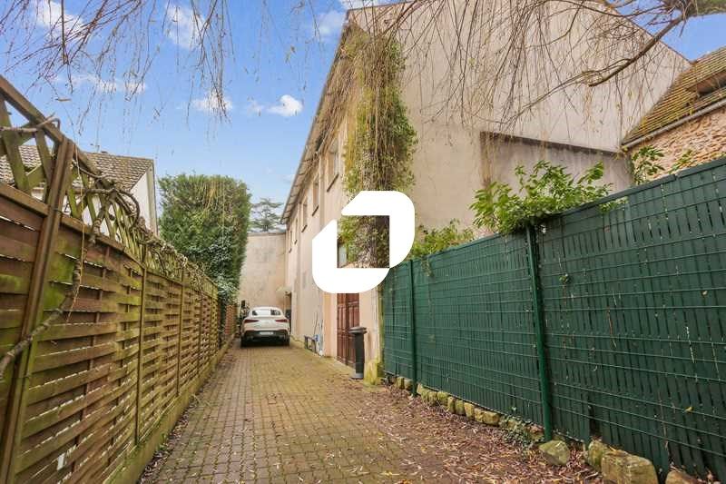 A 200 mètres de l'arrêt du tramway T10 « Le petit