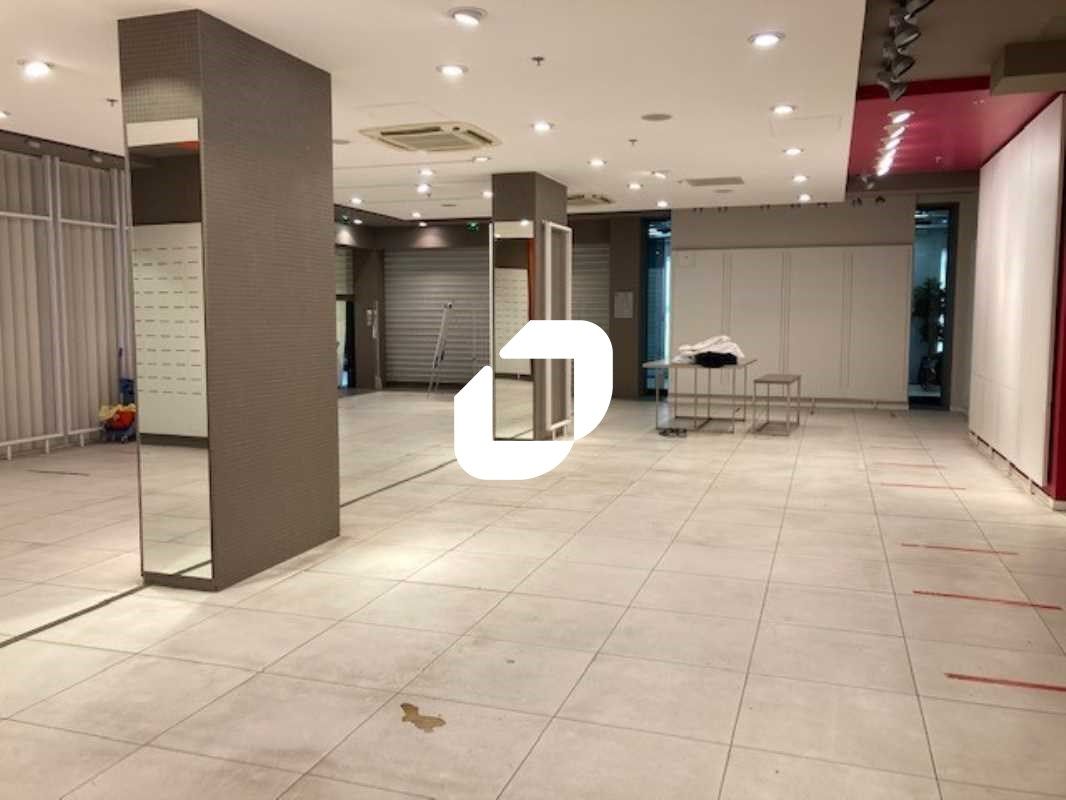 Immprove vous propose dans la Galerie BAGATELLE, 