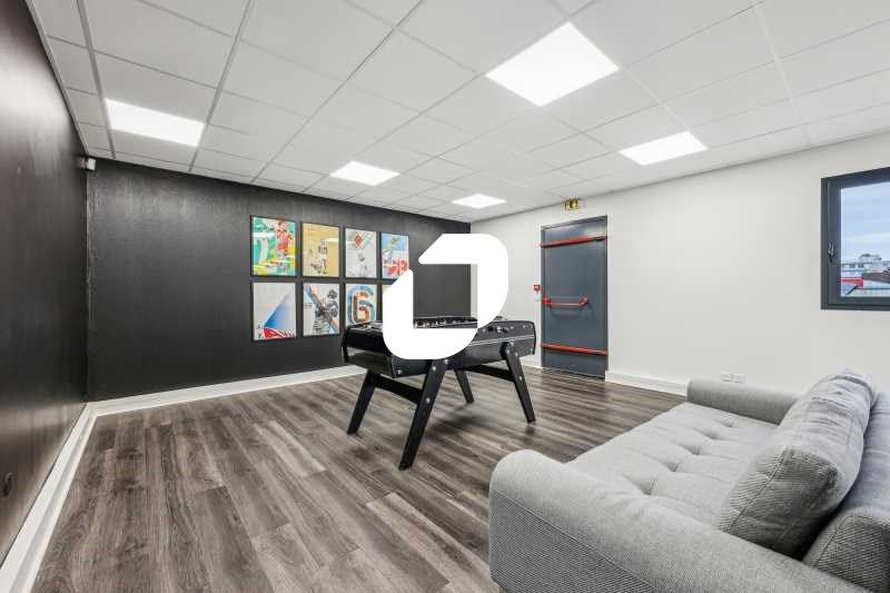 Situé à Neuilly-Plaisance, à proximité des grands