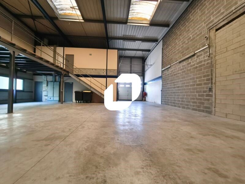 Situé à CHAMPIGNY SUR MARNE dans la zone du plate