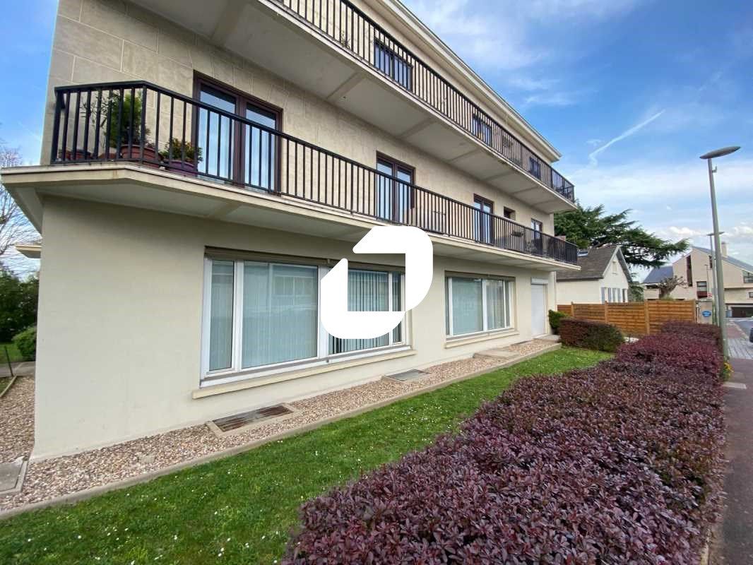 À proximité immédiate de la N118 et aux portes de