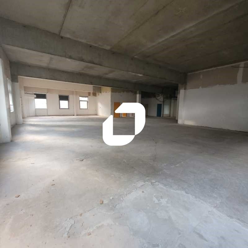 À deux pas du tramway, dans un ensemble tertiaire