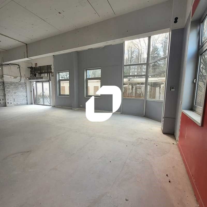 À deux pas du tramway, dans un ensemble tertiaire