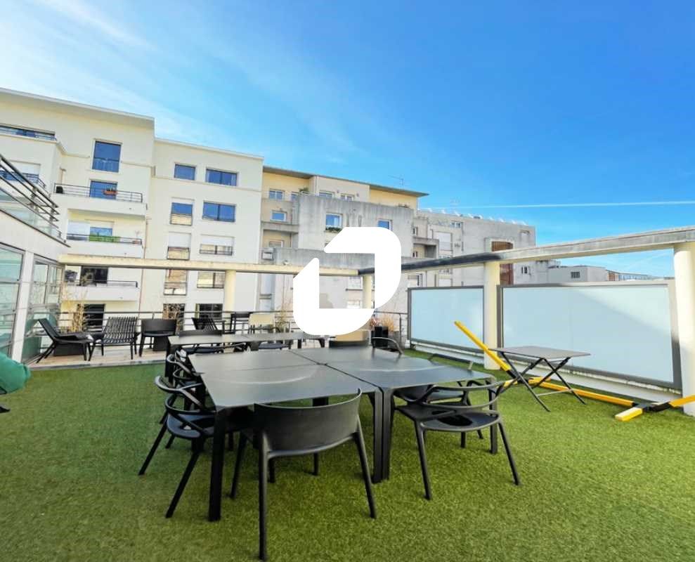 A proximité des commerces et du métro Marcel Semb