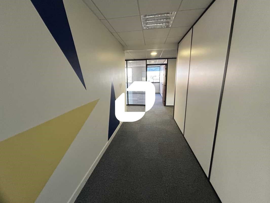 Au pied de la gare d'Ermont Eaubonne, dans un imm