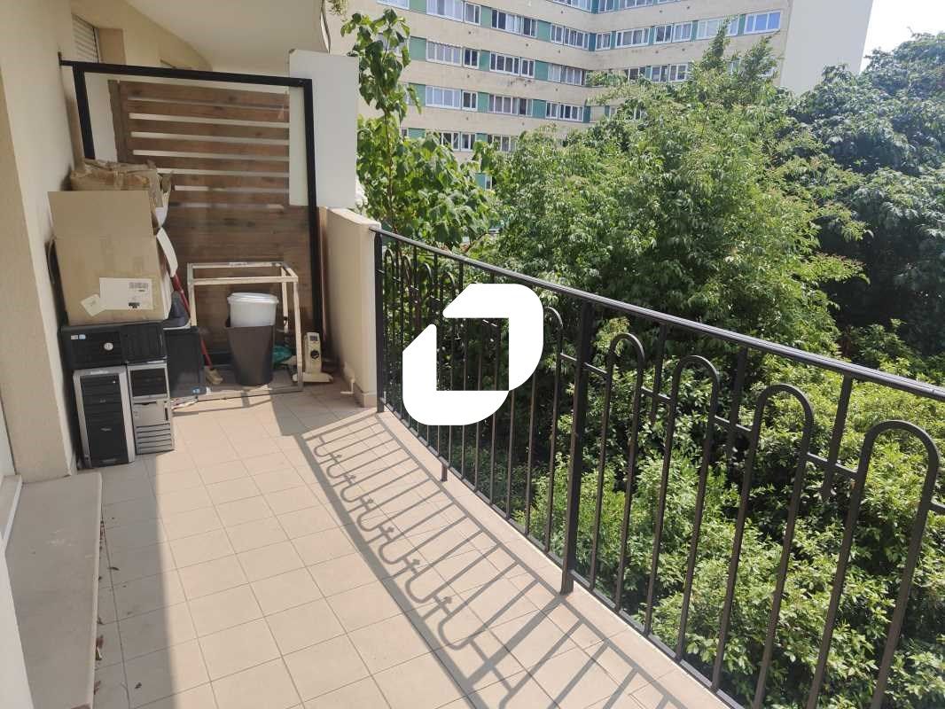 Au sein d'un immeuble récent situé sur l'artère p