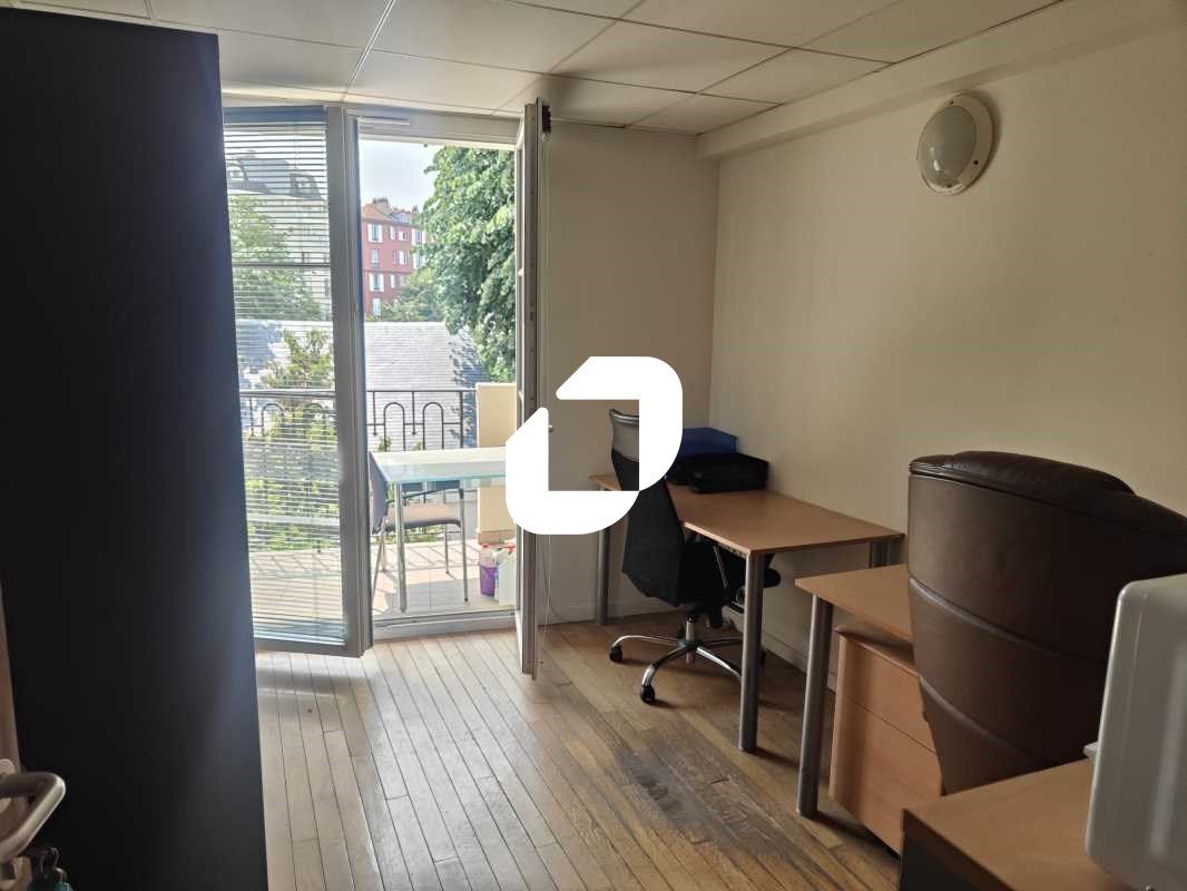 Au sein d'un immeuble récent situé sur l'artère p