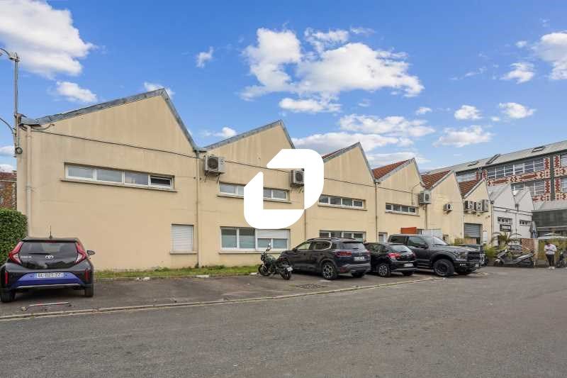 Dans quartier en redéveloppement, mélangeant ense