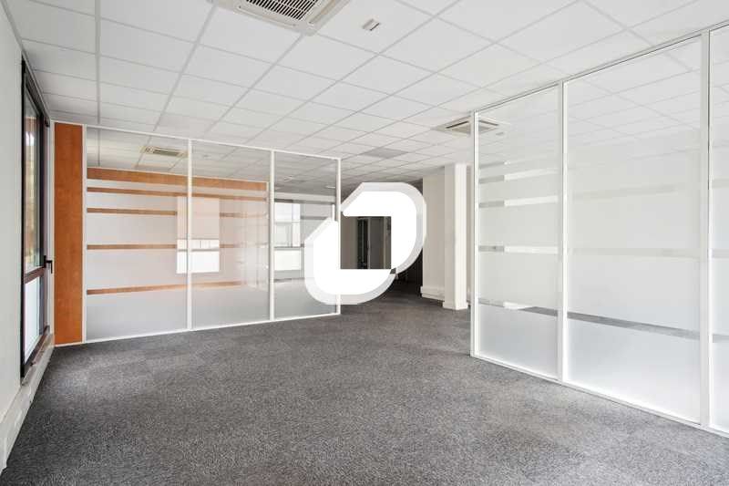 Situé dans un Parc composé de 6 immeubles en R+1 