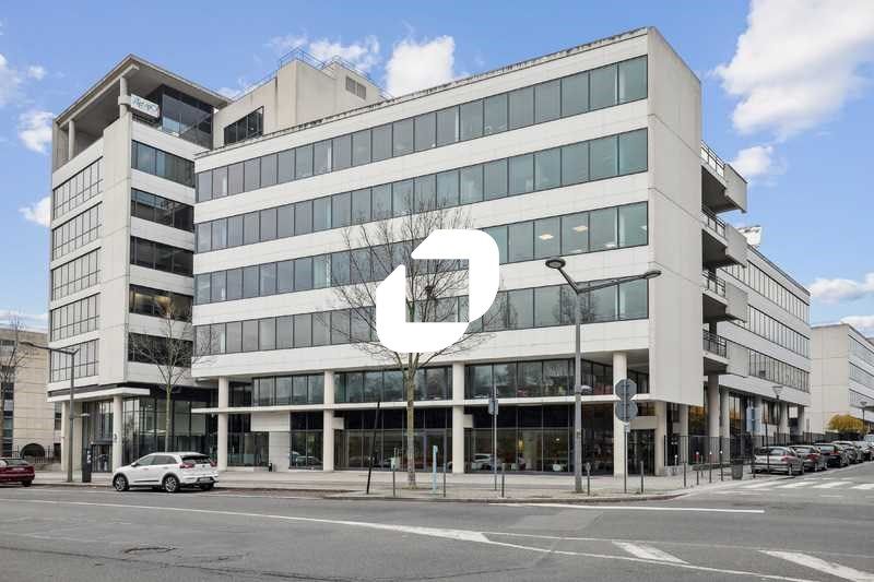 Face à la gare TGV de Massy-Palaiseau, du RER B &