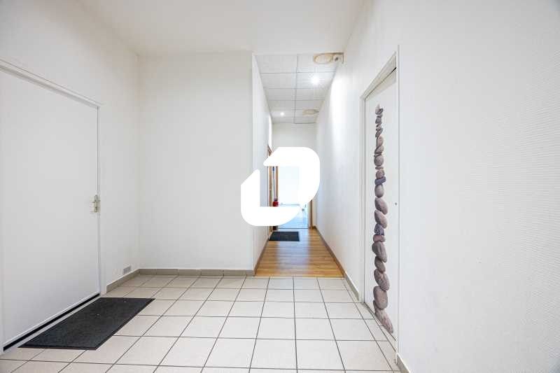 A proximité immédiate de l'autoroute A4 et à 10 m