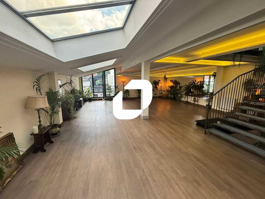 Immprove vous propose 257m² de bureaux atypiques 