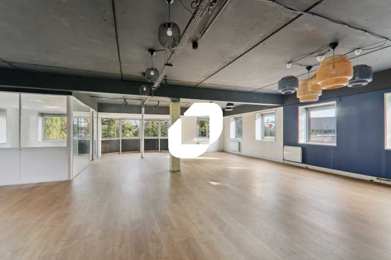 Au sein d'un parc d'activité tertiaire à proximit