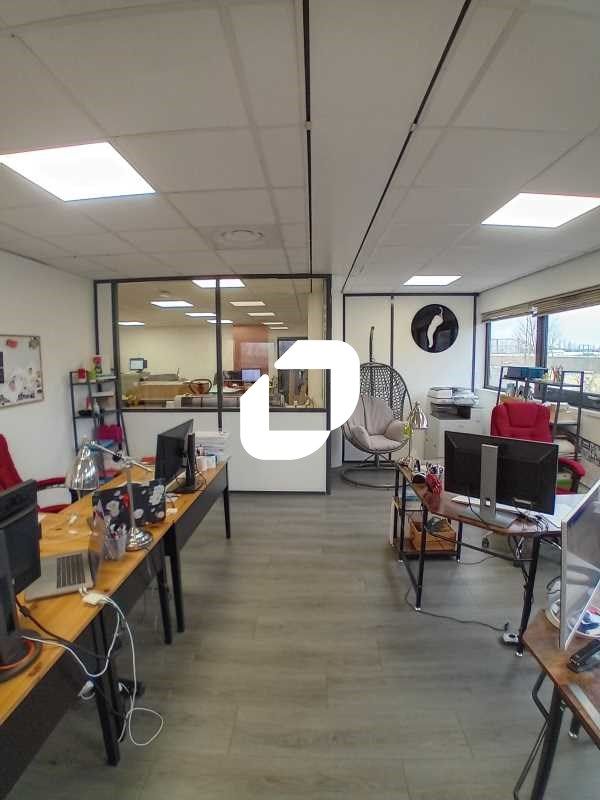 A proximité immédiate de l'Autoroute A4 et de la 