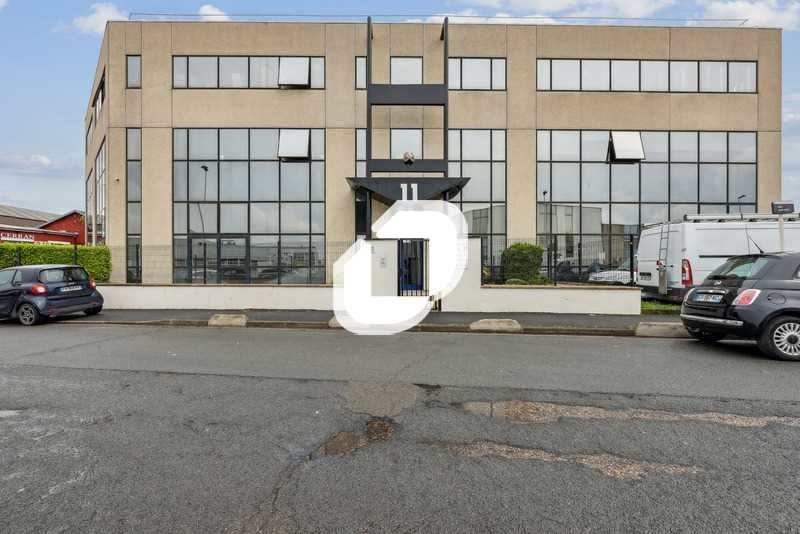 Au sein d'un immeuble tertiaire bien tenu sur la 