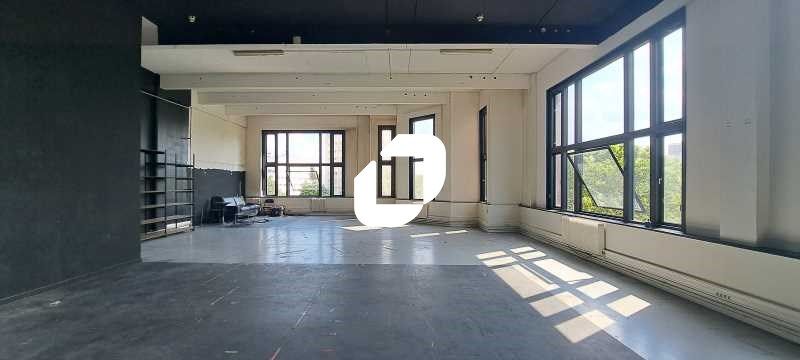 Situé dans l'Est parisien, proche du métro ligne 