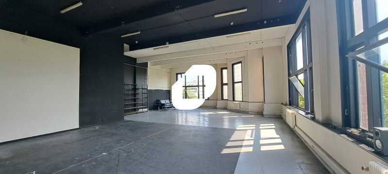 Situé dans l'Est parisien, proche du métro ligne 