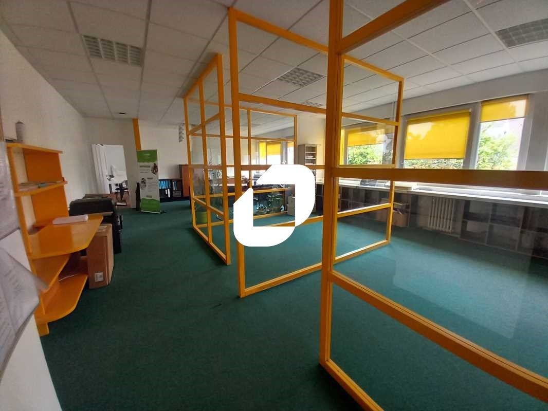 A proximité du métro 4, du tram 6 et des bus, IMM