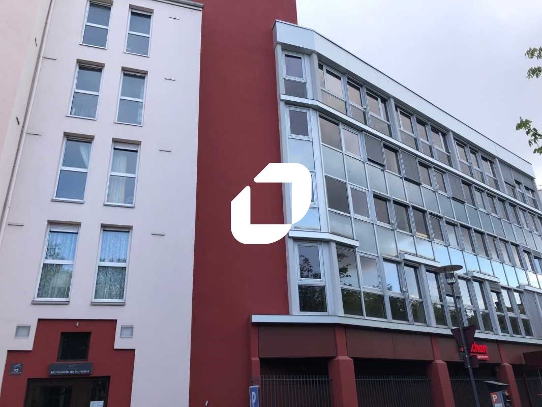 Nous vous proposons dans un immeuble de bureaux s