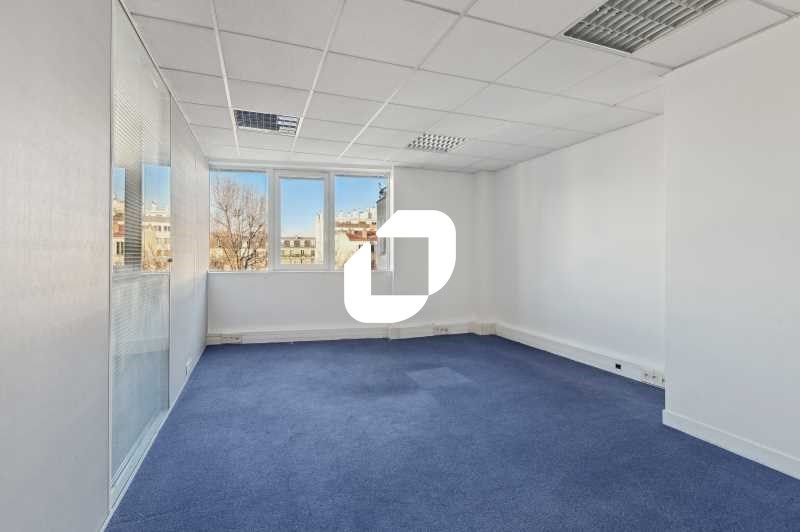 Idéalement située au pied du métro Porte d'Orléan