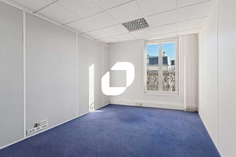 Idéalement située au pied du métro Porte d'Orléan