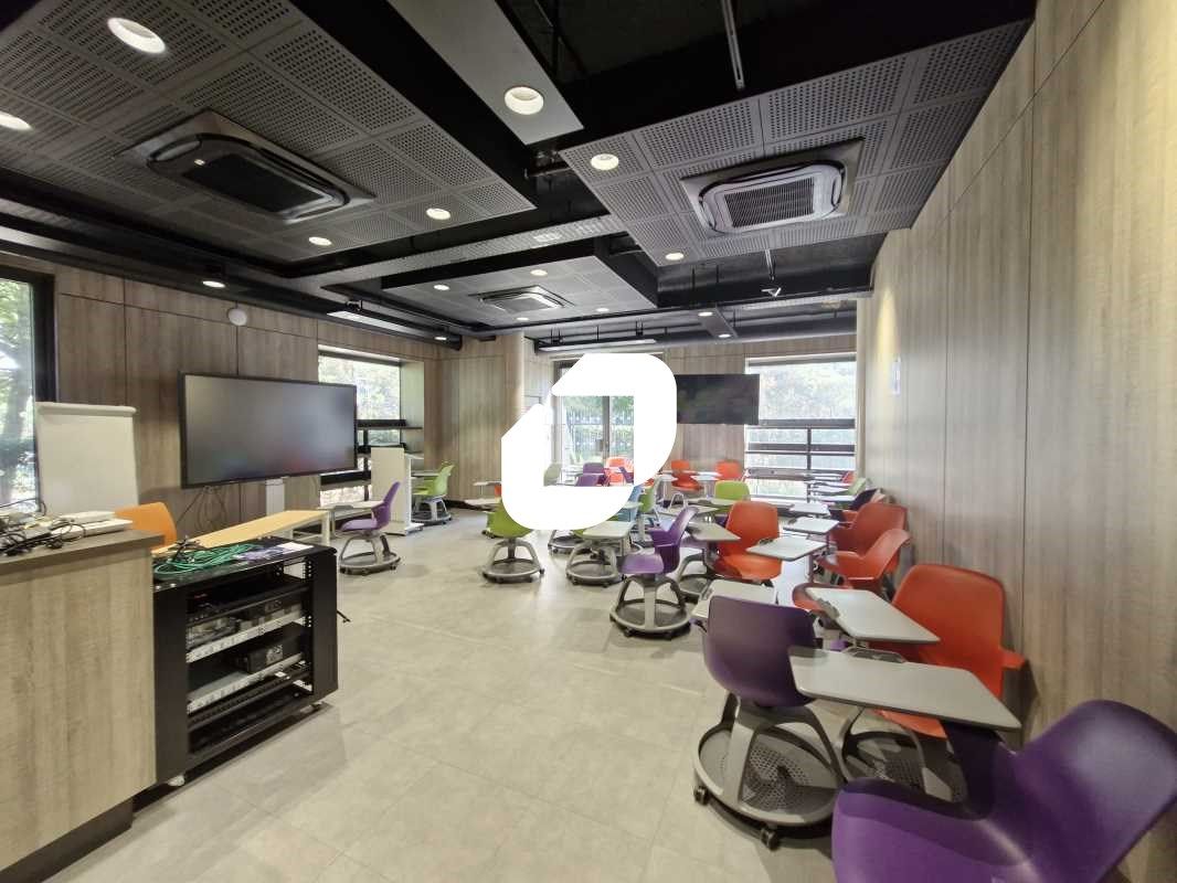 Situé sur la commune de Montévrain, à proximité i