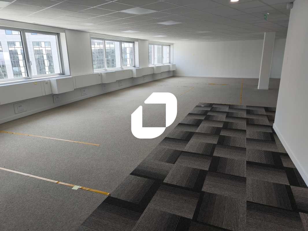 BUREAUX À LOUER - QUARTIER D'AFFAIRES MONT D'EST 