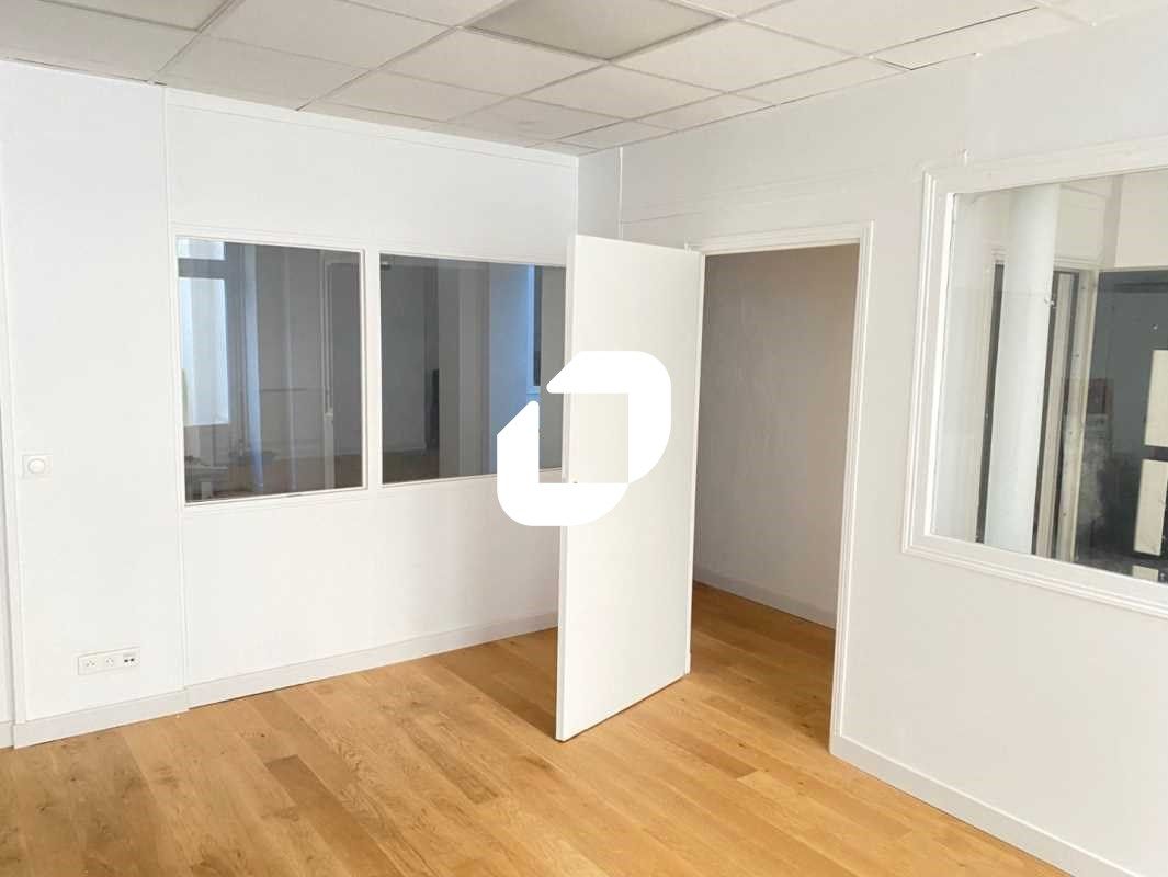 Immprove vous propose à la vente, un bureau en re