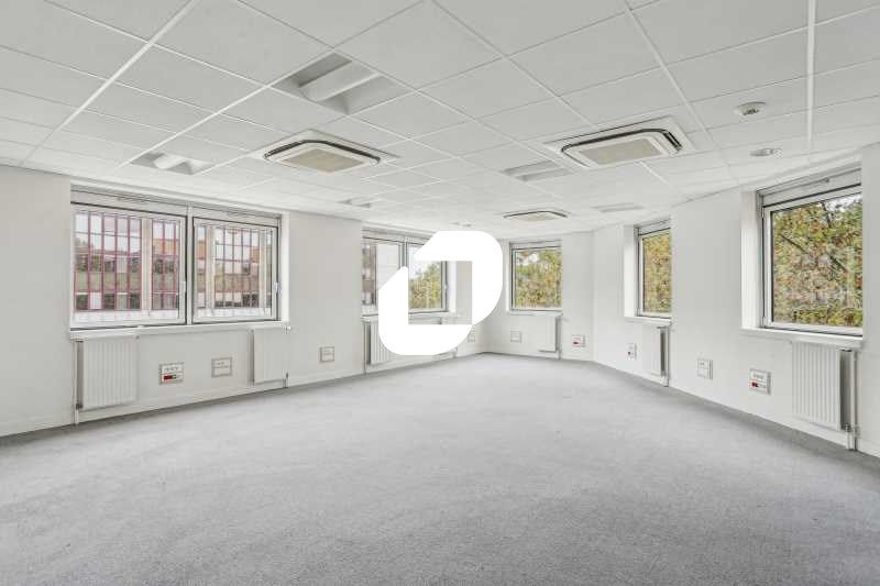 Situé dans le quartier d'affaires du Val de Fonte