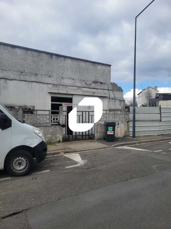 Situé à Saint-Denis, sur un emplacement stratégiq