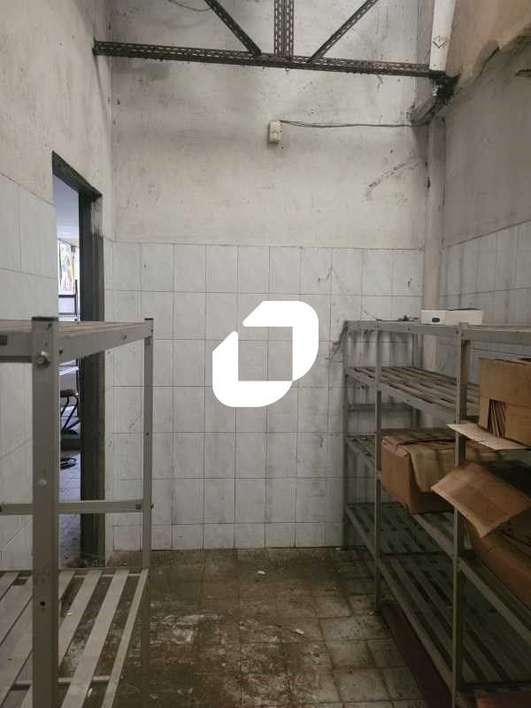 Situé à Saint-Denis, sur un emplacement stratégiq