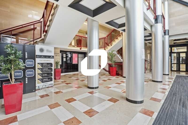 En plein coeur du quartier de la Cristallerie, pr