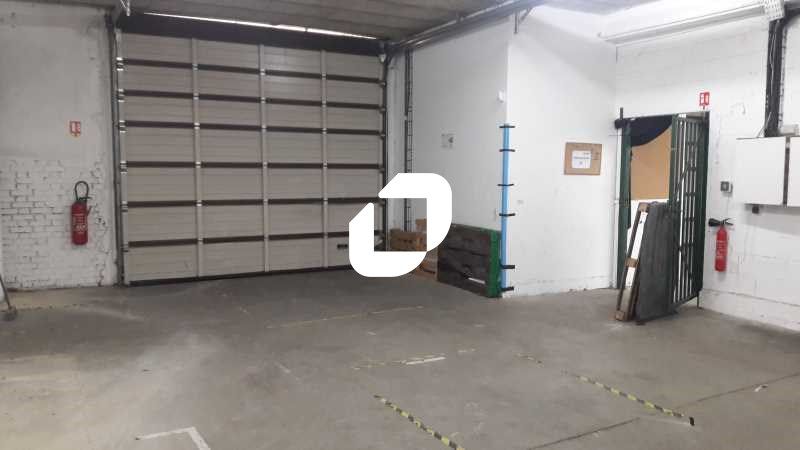 Situé à ALFORTVILLE, proche des bords de Seine et