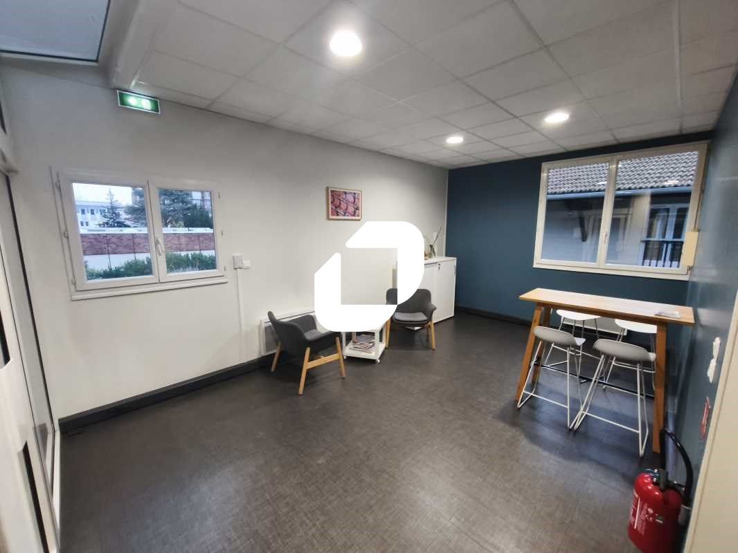 Situé à ALFORTVILLE, proche des bords de Seine et