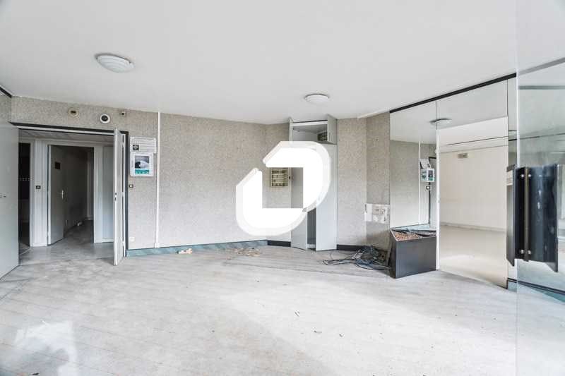 A proximité de l'autoroute A4 et du RER A de Logn